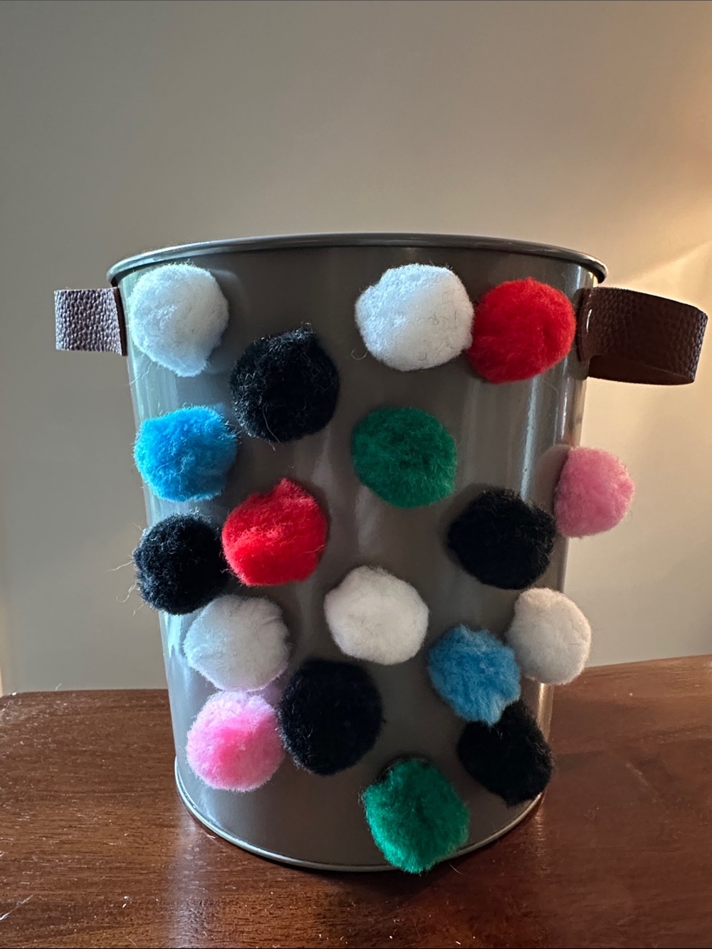 Set of 19 pom-pom Refrigerator magnets • strong magnets